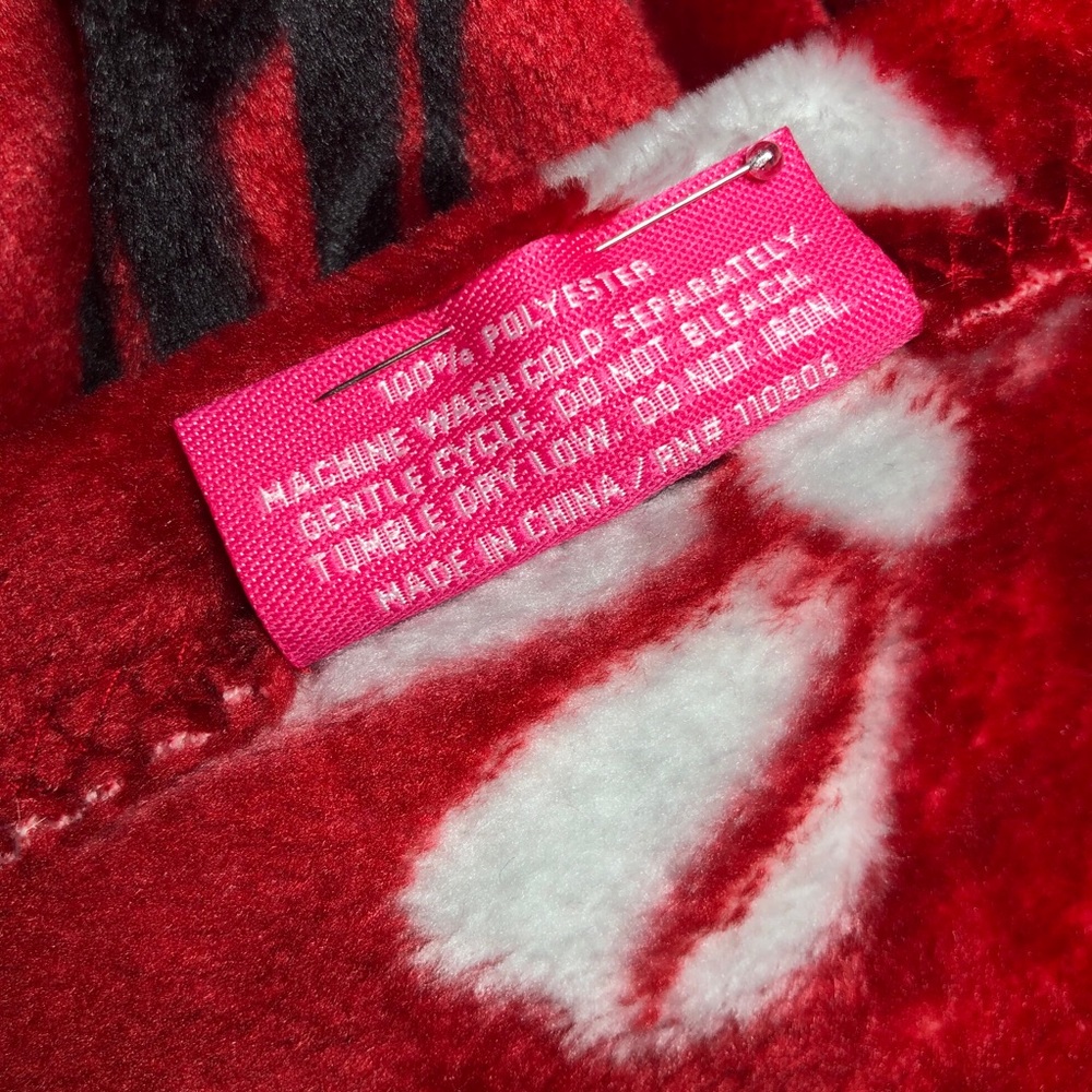 ✨NWT Juicy Couture throw. - Picture 4 of 9